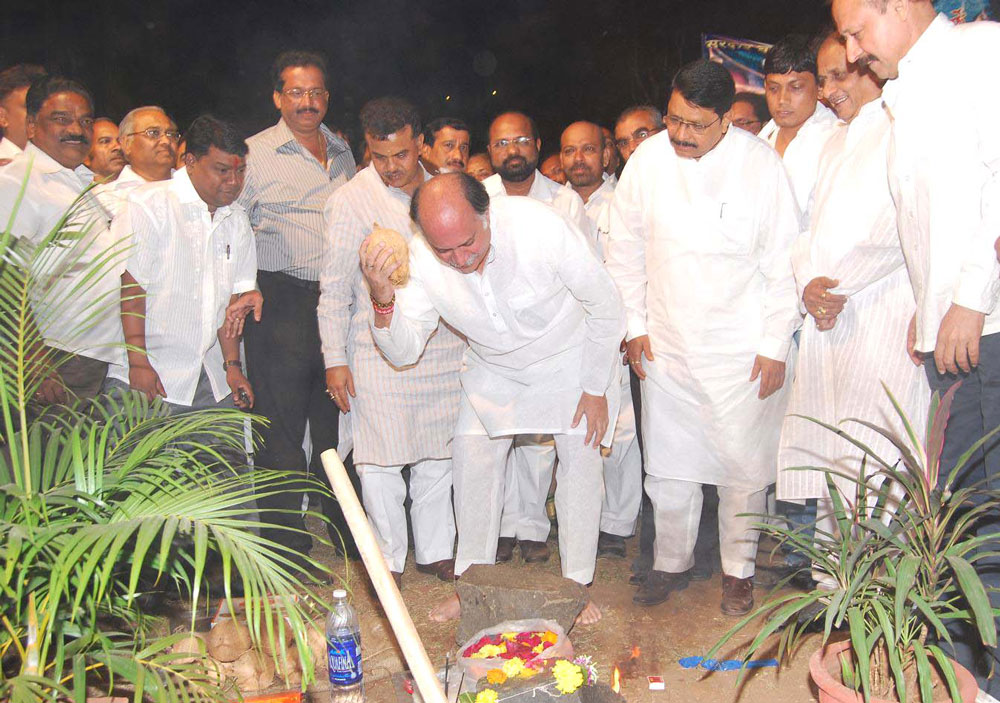 UNION MINISTER GURUDAS KAMAT AS CHIEF GUEST AT BHOOMI PUJAN OF GARDEN BEAUTIFICAATION AT ANDHERI (WEST).