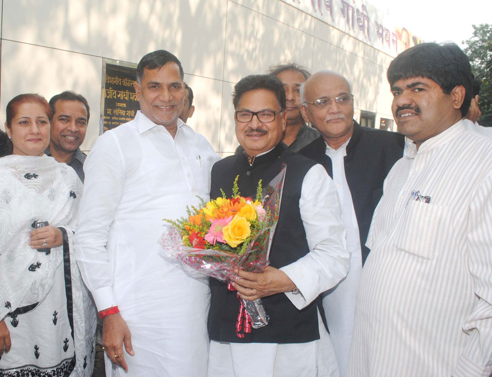 HON’BLE MEMBER OF PARLIAMENT & CHAIRMAN COMMISSION FOR THE SCHEDULED CASTE (GOVT. OF INDIA) SHRI.P.L.PUNIA WAS FELICITATED BY MUMBAI CONGRESS PRESIDENT KRIPASHANKAR SINGH, AT MUMBAI CONGRESS OFFICE RAJIV GANDHI BHAVAN .