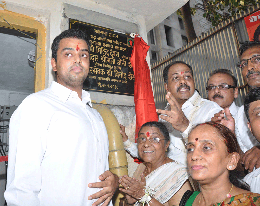 M.P.MILIND DEORA ON OCCASION OF INAUGRATION BEAUTIFICATION OF WATER SUPPLY CONNECTION AT COLABA AMBEDKAR NAGAR AND GANESH MARUTI NAGAR ON M.L.A.ANNIE SHEKAR, MUN.CORP.VINOD SHEKAR ,COLABA .FOTO RAHUL MORE