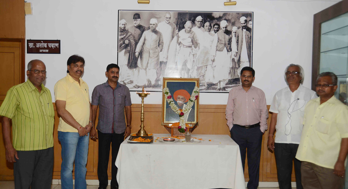Maharashtra Pradesh Congress Committee Tribute to Mahatma Jyotiba Phule on His Birth Annversary at Rajiv Gandhi Bhavan Azad Maidan.