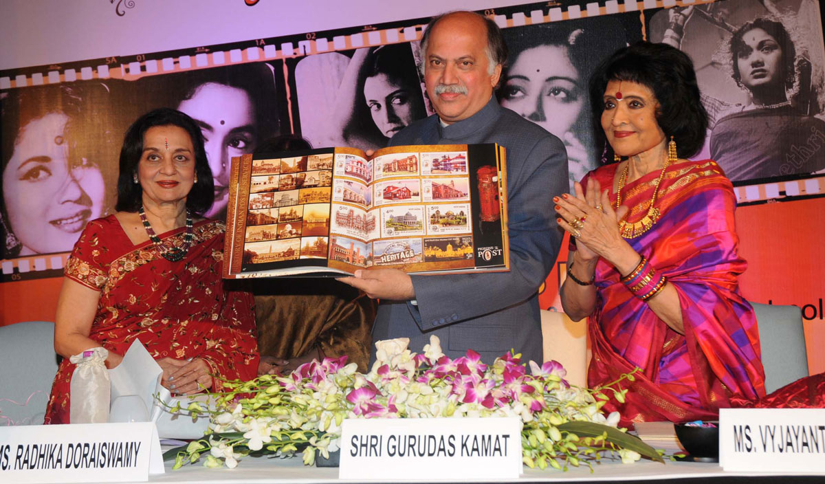 UNION MINSTER OF HOME & COMMUNICATIONS AND INFORMATION TECHNOLOGY SHRI GURUDAS KAMAT RELEASED A SET 6 STAMPS ON LEGENDARY HEROINES OF INDIA AT A FUNCTION IN NEW DELHI.