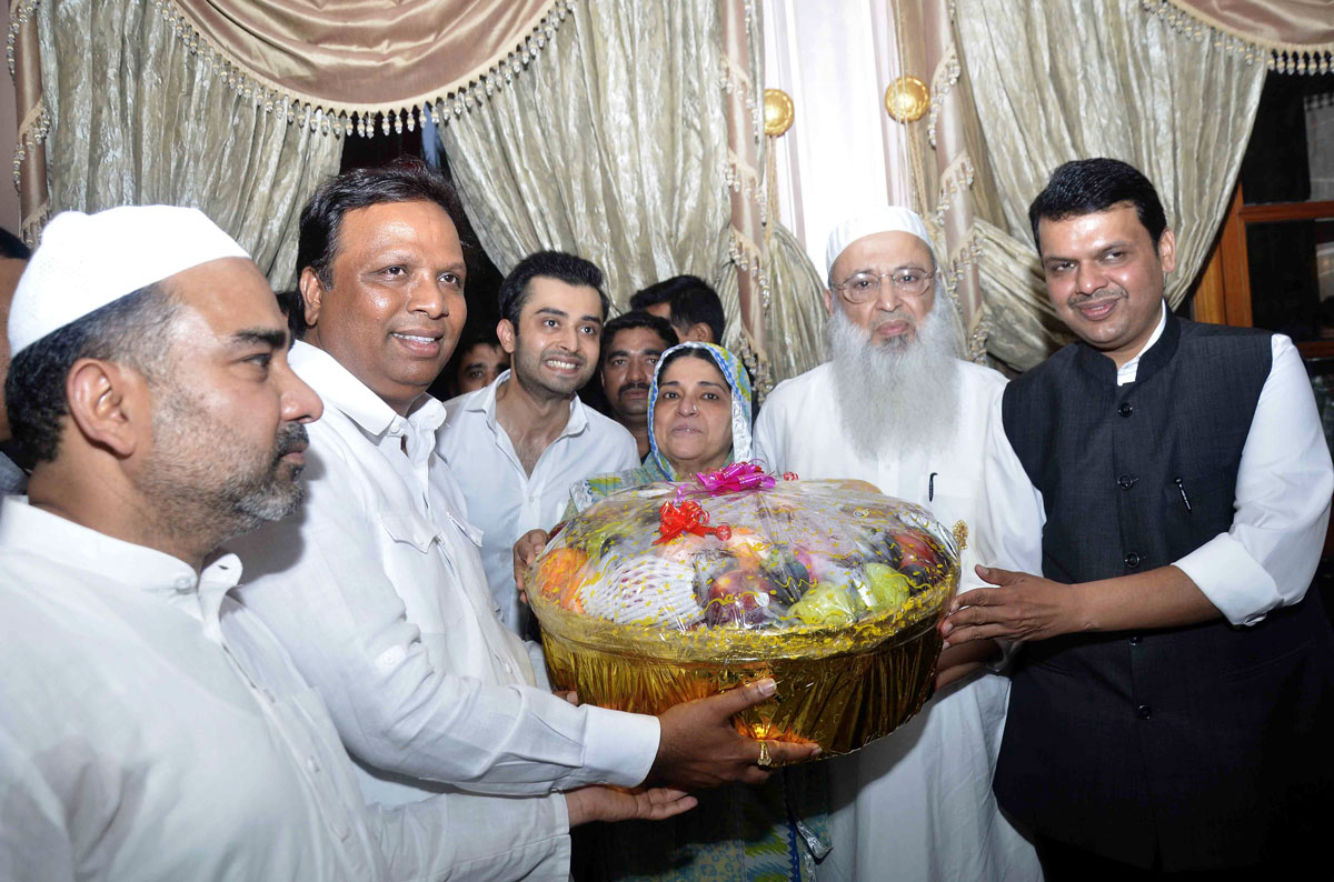 Chief Minister Devendra Fadnavis attended Ramzan Roza Iftaar Party at Bandra.