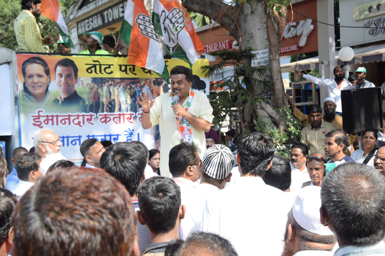Mumbai Congress President Sanjay Nirupam During "Note Pe Charcha" at Jogeshwari.
