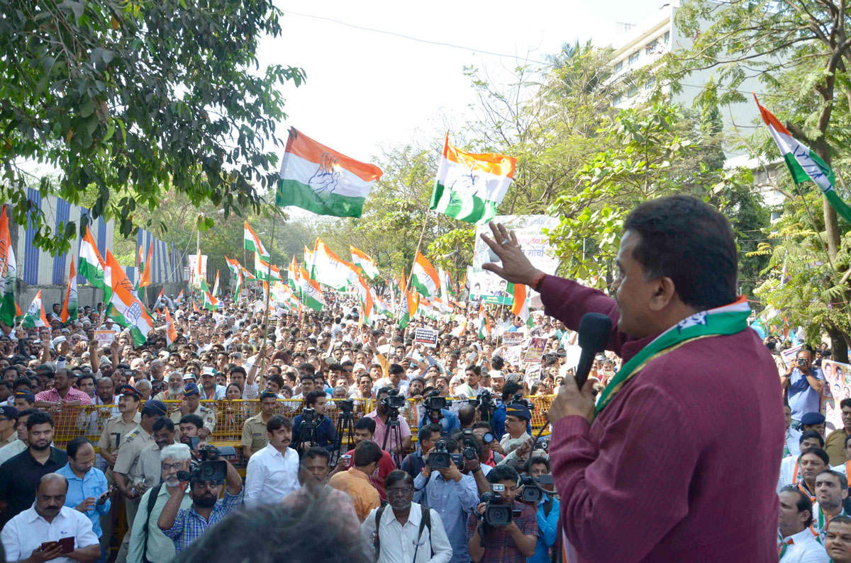 Mumbai Congress Protest Rally Against Demonetization at Bandra Collector Office.