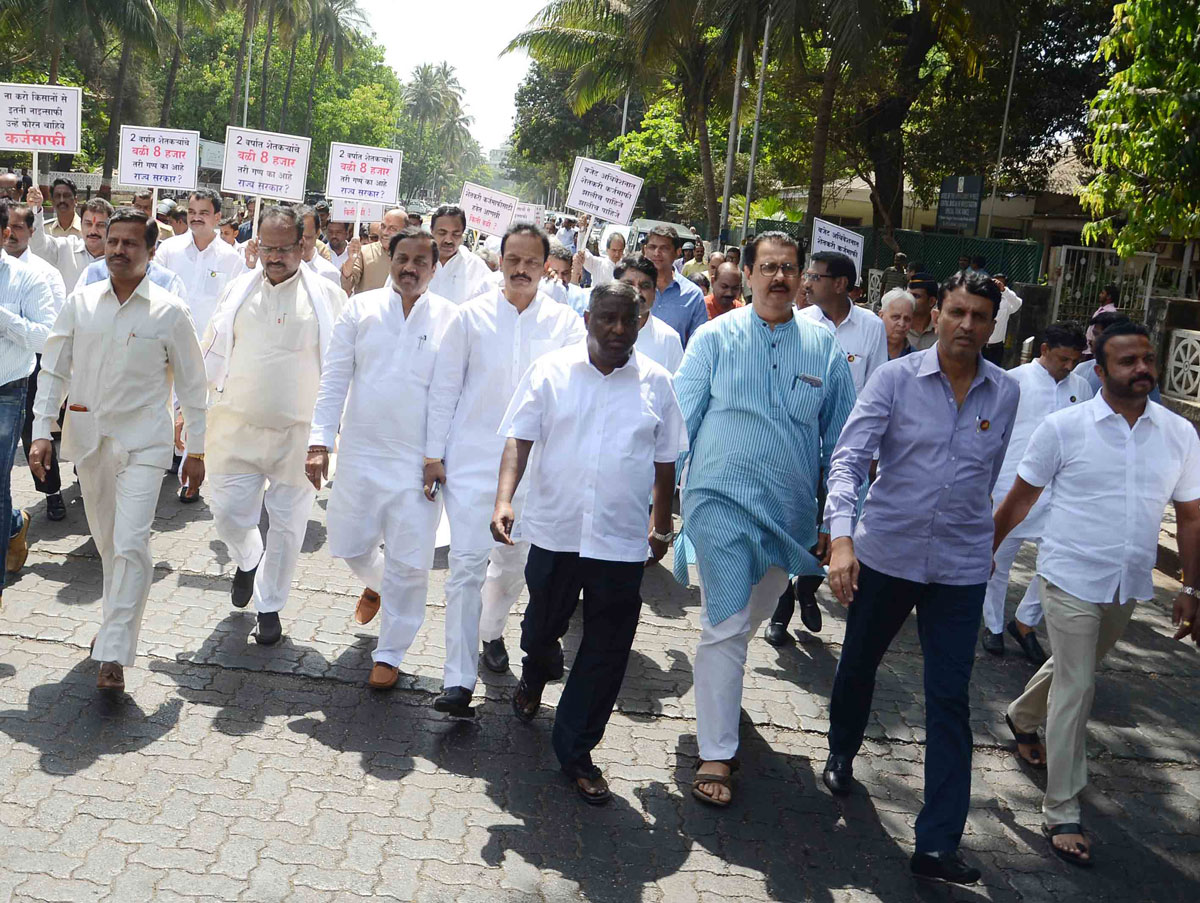 All Opposition Leaders Andolan Protest Rally from Mantralaya to Vidhan Bhavan against BJP-Shivsena Govt.Demand of Loan Waiver to the Farmers.