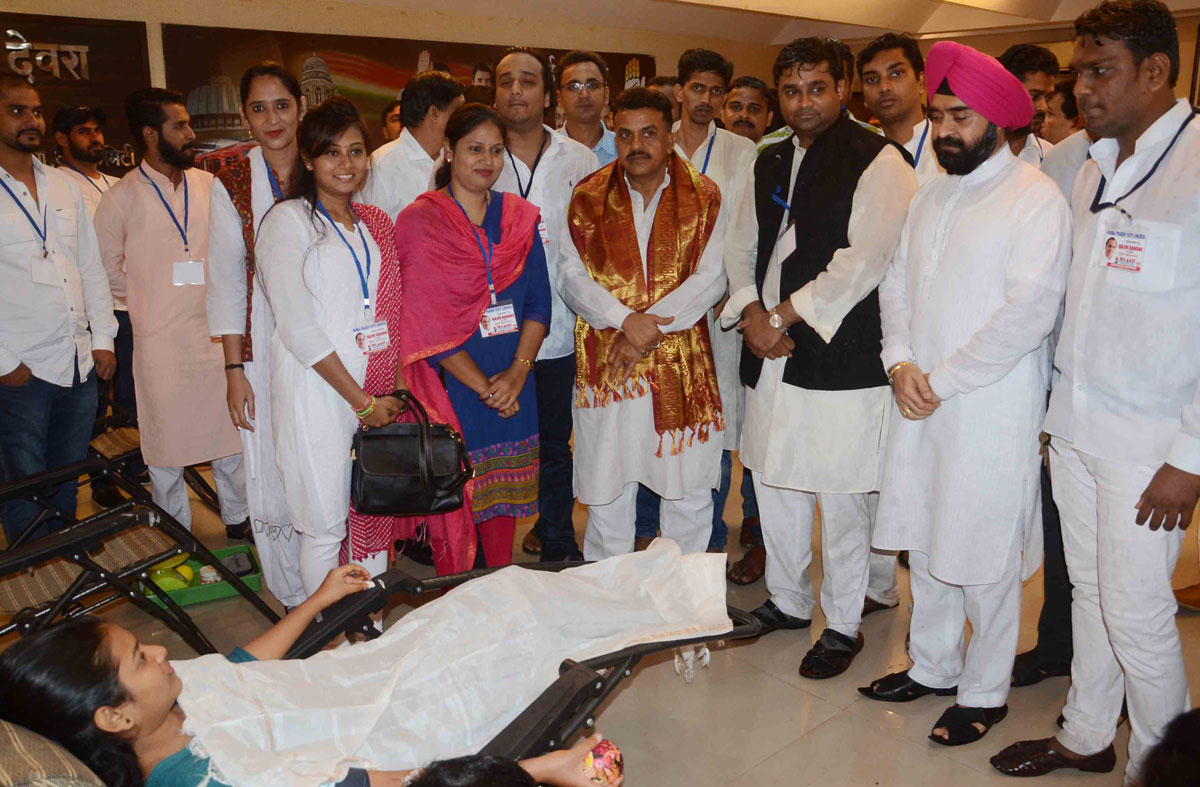 Mumbai Congress Leader's Paying Tribute Respect to Bharat Ratna Late.Prime Minister Rajiv Gandhi on his 73th Birth Anniversary.