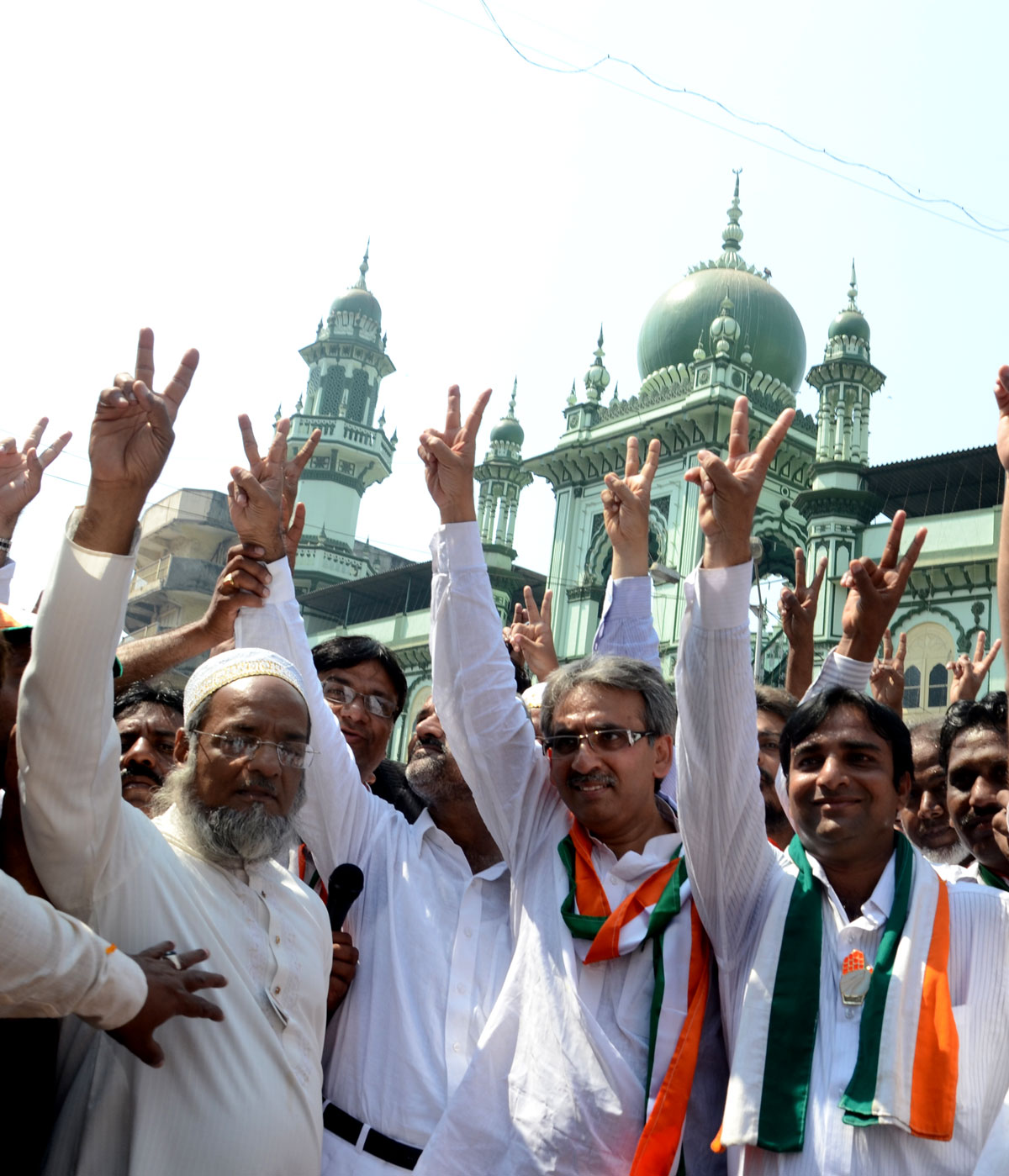 MLA AMIN PATEL IN RALLY OF CONGRESS-NCP CANDIDATES JAVED JUNEJA AT KHOLSA STREET.