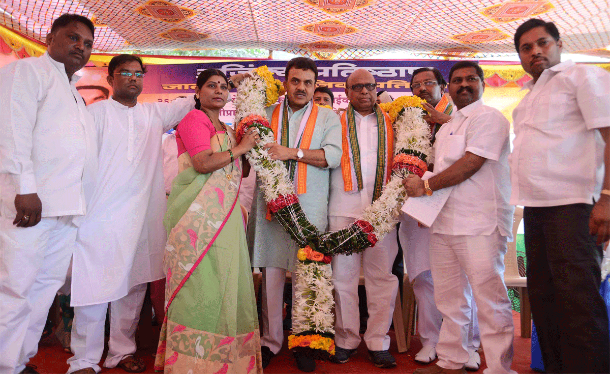 MRCC President Sanjay Nirupam & Ex.MP Eknathrao Gaikwad at Sion Koliwada.