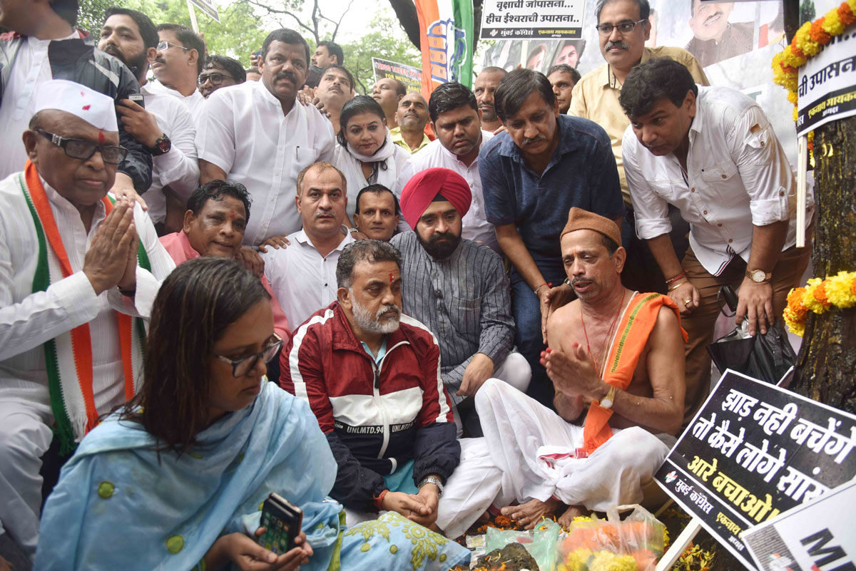 Aarey Pujan by Aarey Tribal Community & Mumbai Congress Workers Unique Protest against Save Aarey & Save Mumbai at Picnic Point Aarey Colony.