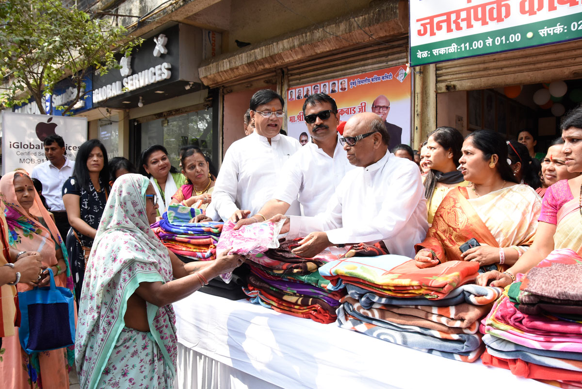 MRCC President Eknathrao Gaikwad during Blanket Distribution Program at Sion.