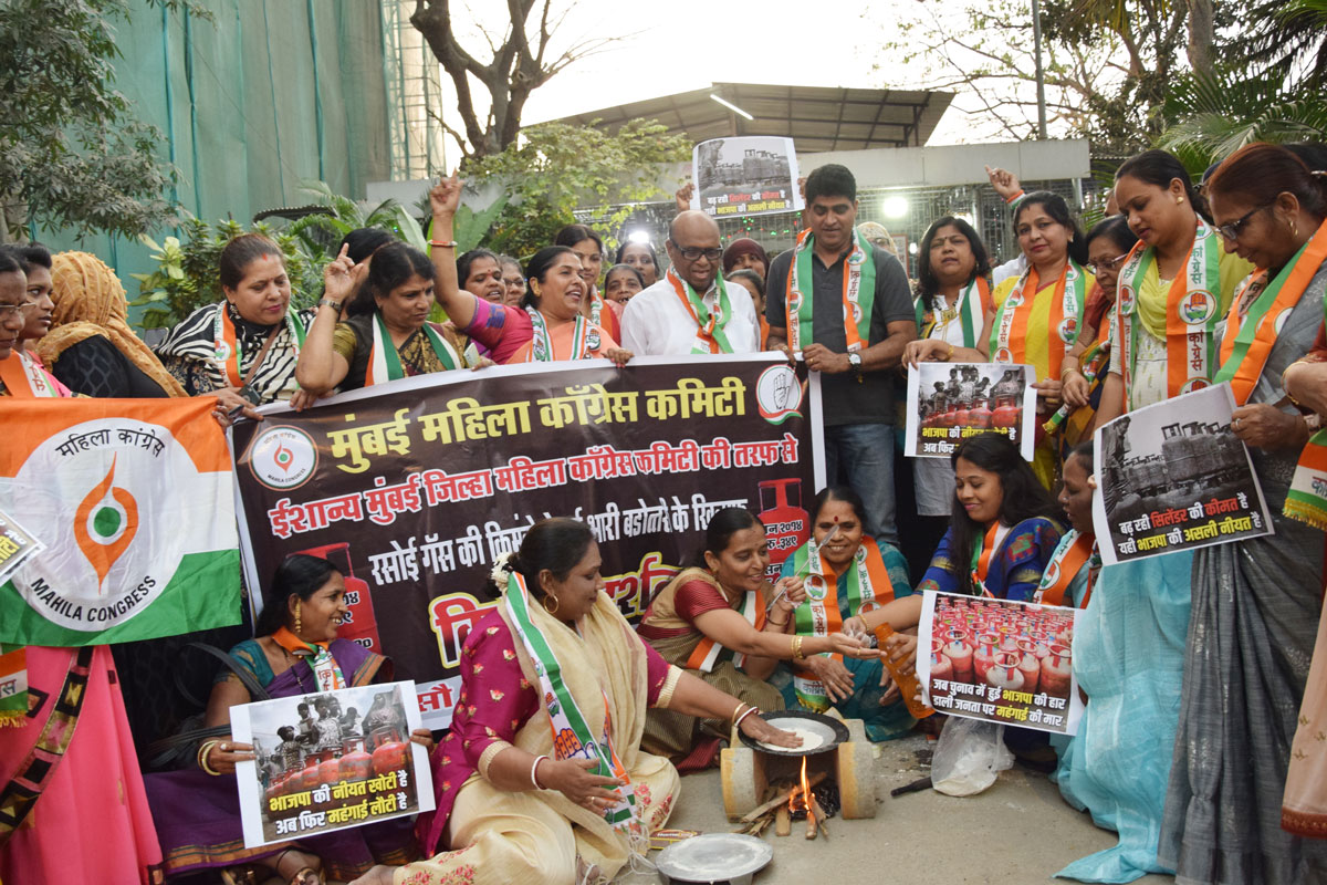 Mumbai Mahila Congress Protest at Vikhroli.