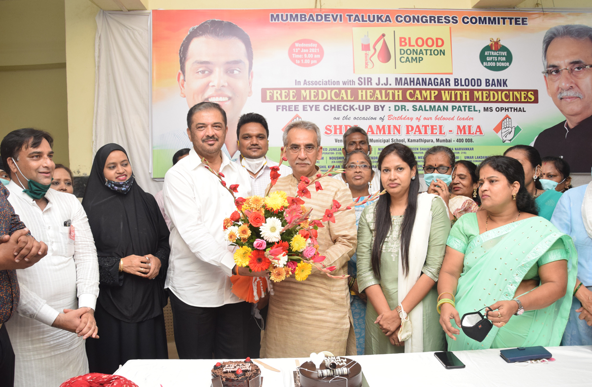 Deputy Congress Meader MLA Amin Patel Birthday Wish By Minister Sunil Kedar at Ward 213 Mumbadevi Assembly.