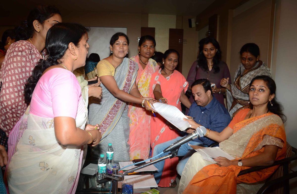 M.P.SUPRIYA SULE IN MAHILA JANTA DARBAR AT Y B CHAVAN.