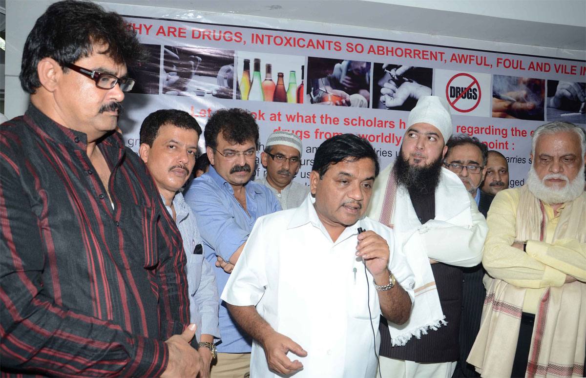 SAY NO TO DRUGS...! VISIT OF HOME MINISTER R.R.PATIL AT JAMIA QADRIA ASHRAFIA M.S.ALI ROAD(DO TANKI) TO DISCUSS VARIOUS ISSUES OF THE MINORITY COMMUNITY SPECIALLY ON THE RISE OF DRUG ADDICTS ON OCCASION JAMIA QADRIA ASHRAFIA PRESIDENT MOULANA MOIN MIYAN.