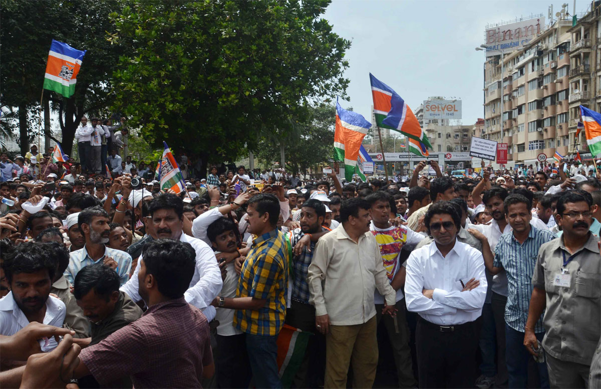 MNS CHIEF RAJ THAKRE PROTEST RALLY FROM GIRGAON CHOWPATY TO AZAD MAIDAN.