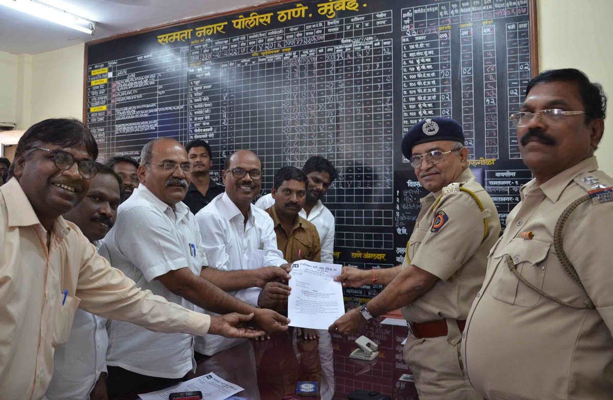 RPI HAWKER'S MORCHA AT SAMTA NAGAR POLICE STATION KANDIVALI (E).