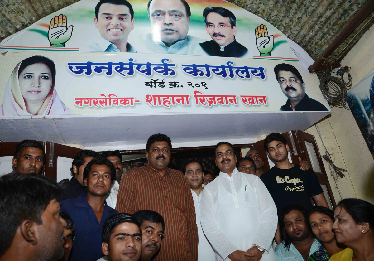 MINISTER MOHD.ARIF NASIM KHAN VISIT AT KAMATHIPURA WARD NO.209 CORPORATER SAHANA KHAN JANSAMPARK OFFICE.