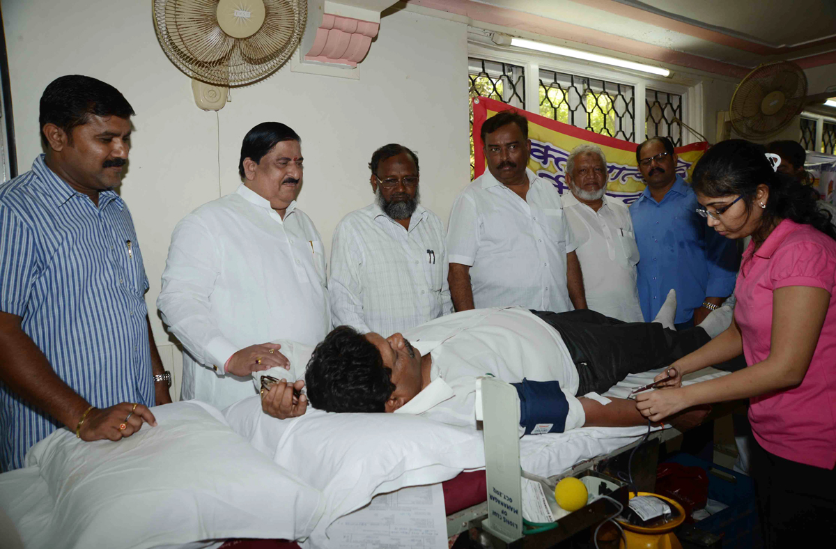BLOOD DONATION CAMP BY MLA MADHU CHAVAN IN BYCULLA.