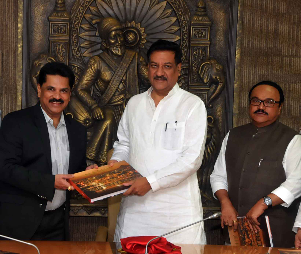 CHIEF MINISTER PRITHVIRAJ CHAVAN & MINISTER CHAGAN BHUJBAL AT VIDHAN BHAVAN.
