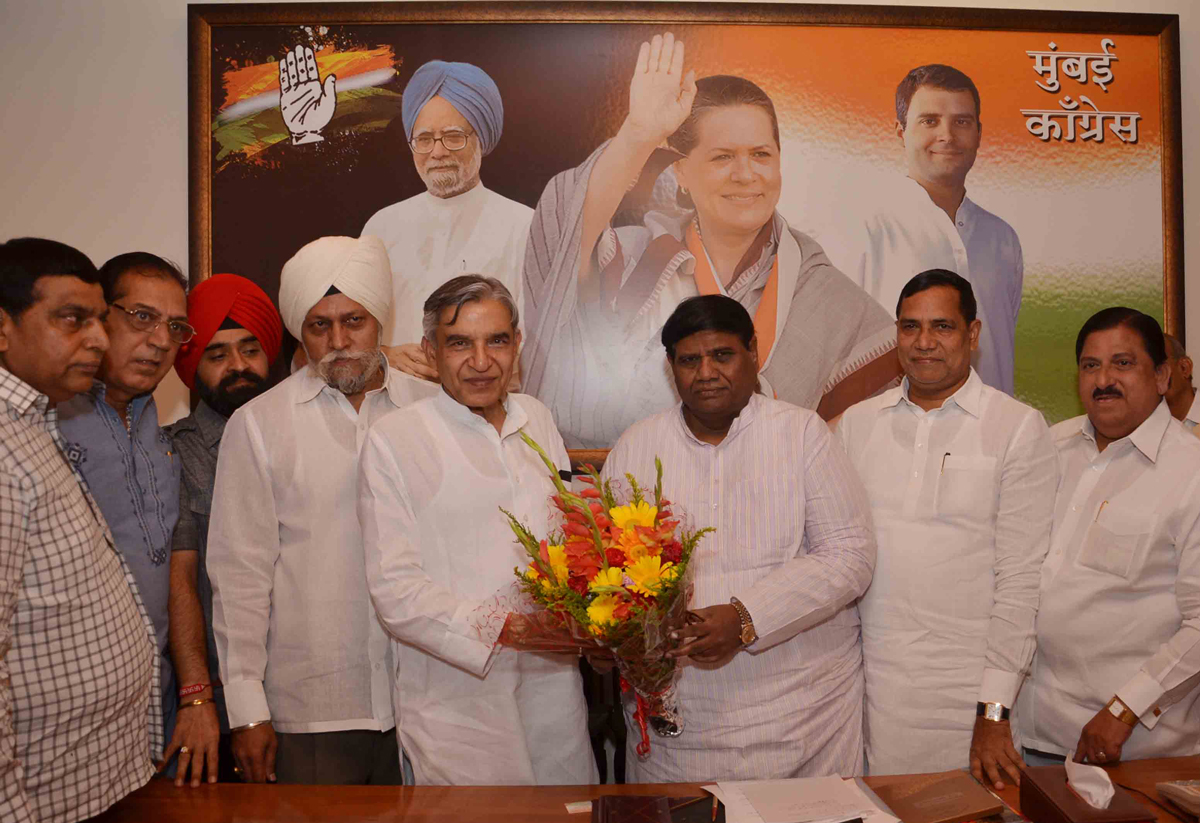 UNION MINISTER OF RAILWAY PAWAN KUMAR BANSAL VISITED AT MUMBAI CONGRESS AZAD MAIDAN.