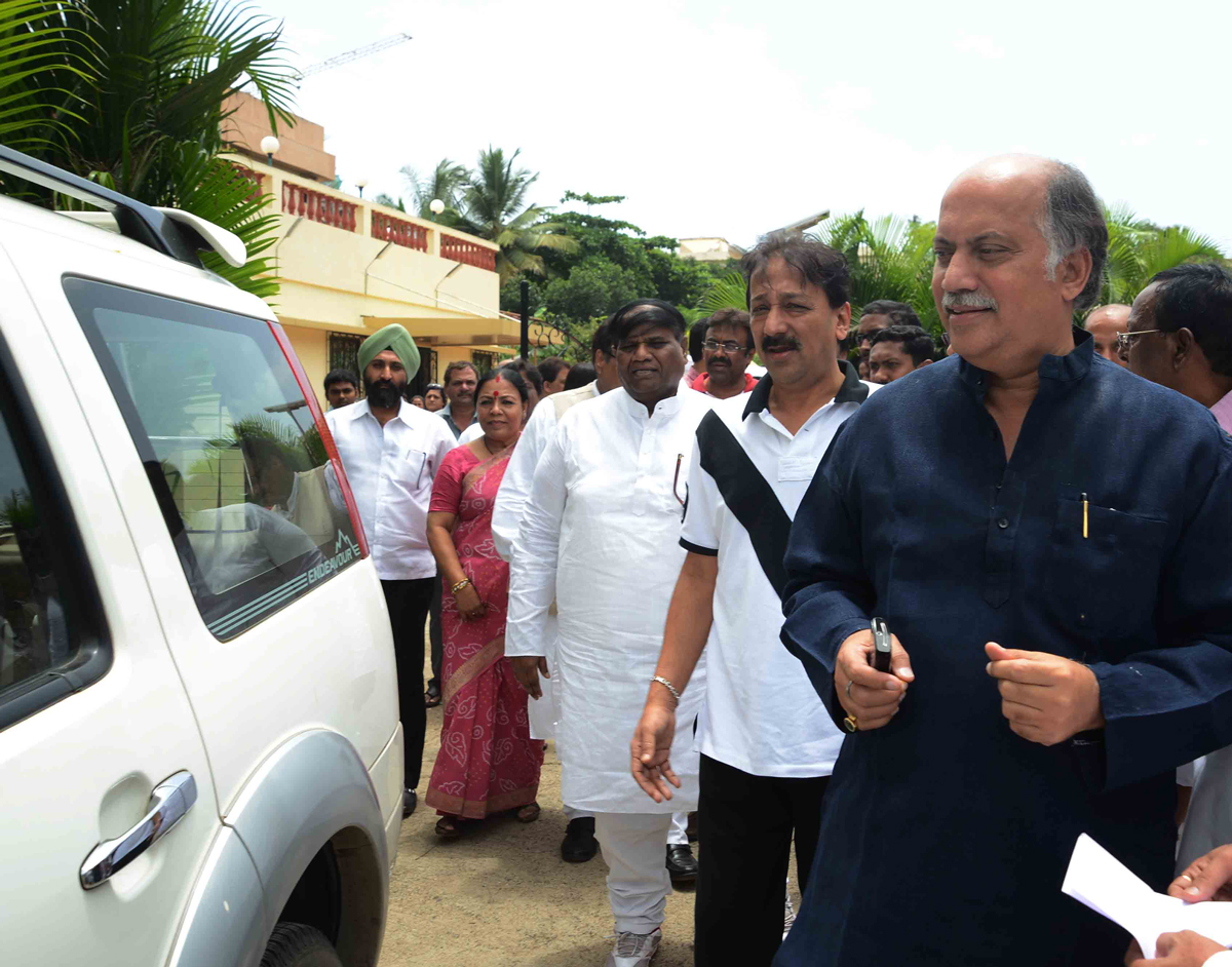 AICC GEN.SECRETARY & M.P.GURUDAS KAMAT & MRCC PRESIDENT PROF.JANARDAN CHANDURKAR AT D.N.NAGAR ANDHERI.