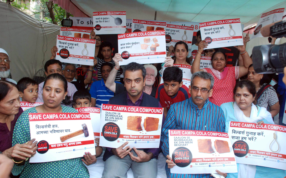 UNION MINISTER MILIND DEORA & MLA AMIN PATEL DURING PROTEST TO SAVE THE CAMPA COLA RESIDENTS WORLI IN MUMBAI.
