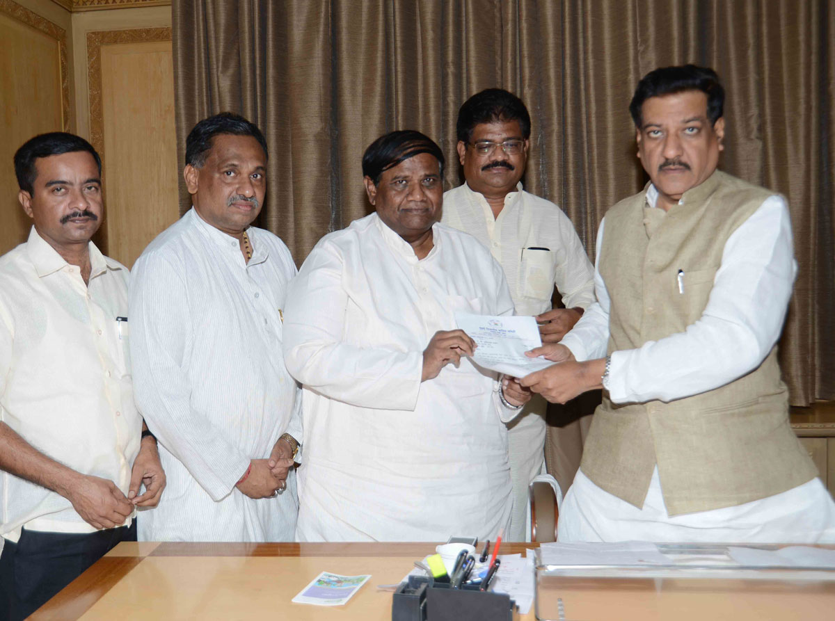 Mrcc President Prof.Janardan Chandurkar with delegation meets Chief Minister Prithviraj Chavan to declare 6th December being Death Anniversary of Bharat Ratna Dr.Babasaheb Ambedkar as "DRY DAY"