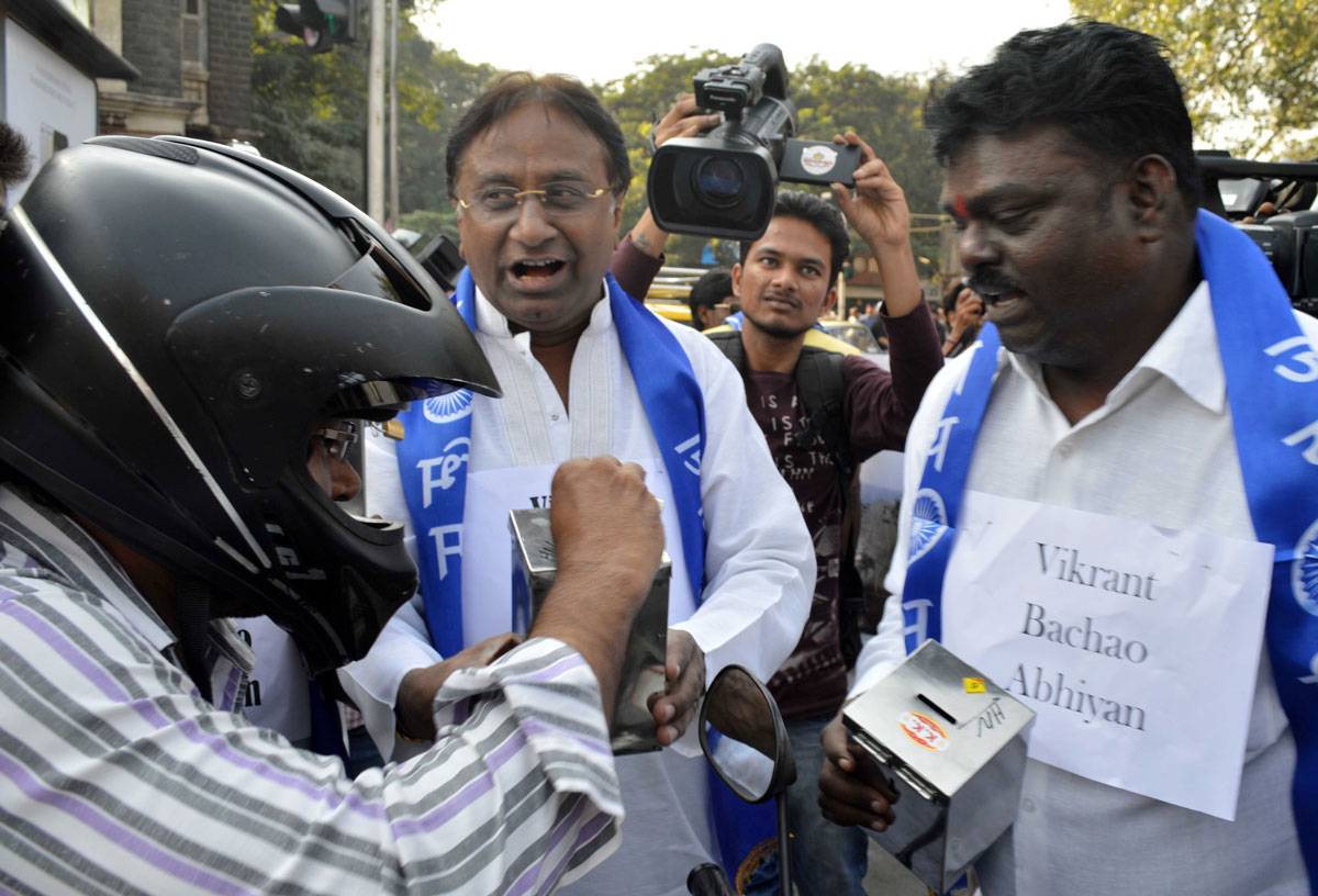 RPI Part " Vikrant Bachao Abhiyaan" at Mumbai CST.