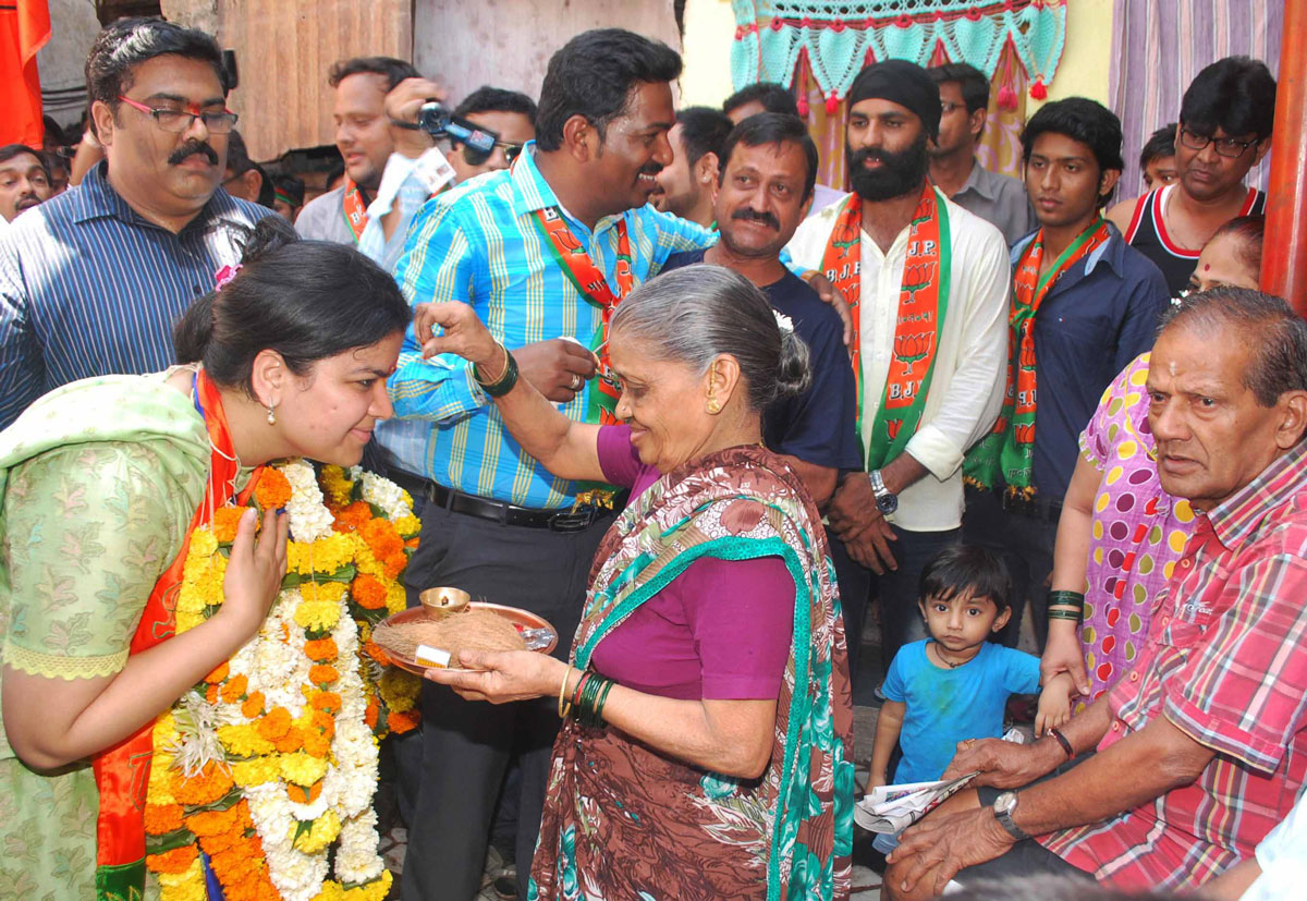 BJP MP.Candidate Poonam Mahajan Rao Election Campaign at Santacruz.