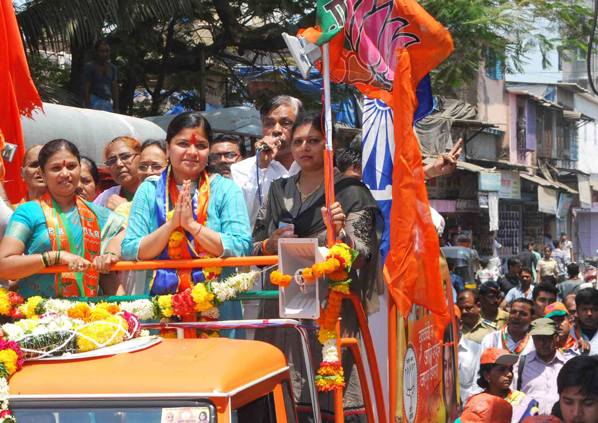 Mahayuti MP.Candidate Poonam Mahajan Rao Election Campaign at Kurla.