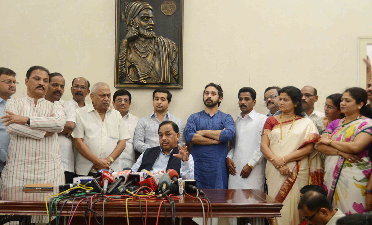Congress Leader & Minister Narayanrao Rane Press Conference at Nyaneshwari Bunglow Malbar Hill.