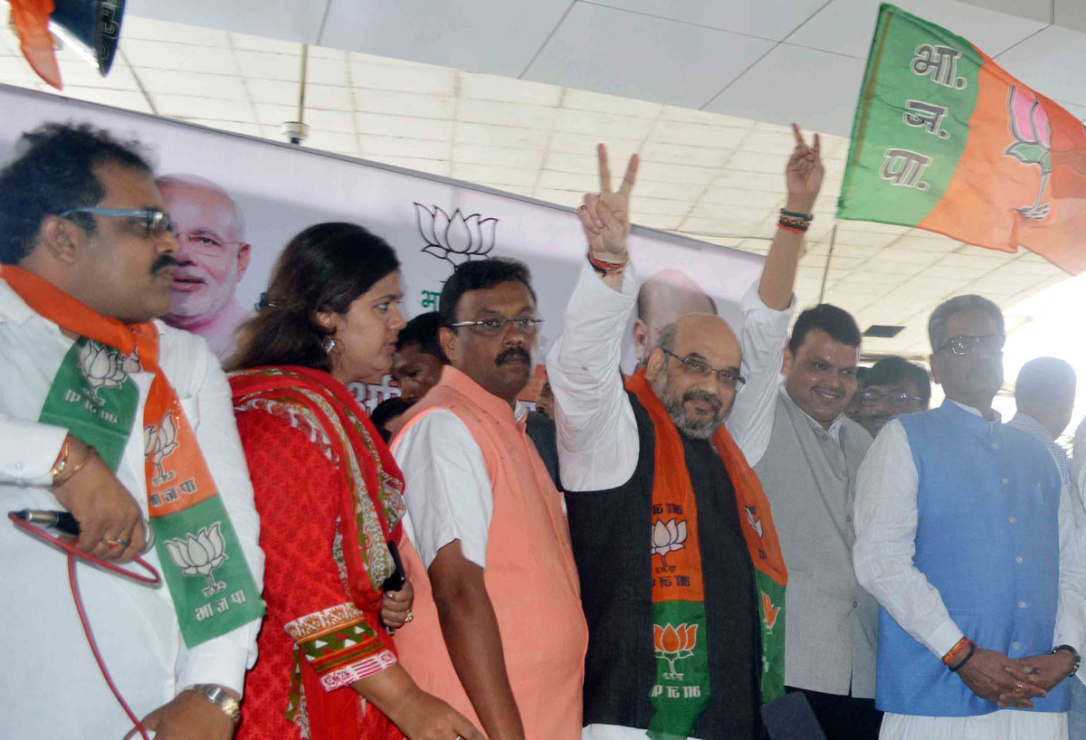 BJP Leaders Welcomed All India BJP President Amit Shah at Mumbai Airport.