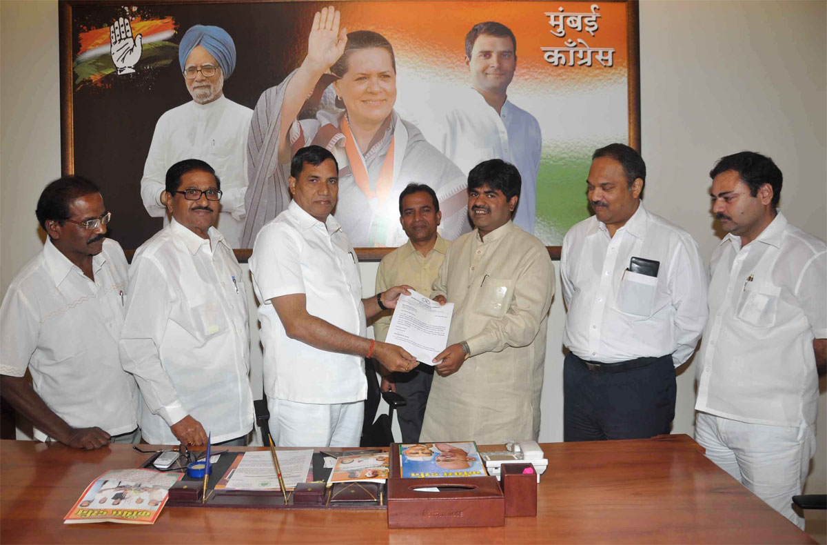 MUMBAI CONGRESS PRESIDENT KRIPASHNKAR SINGH APPOINTED NIZAMUDDIN RAYEEN AS PRESIDENT OF MUMBAI MINORITY CELL AT RAJIV GANDHI BHAVAN.