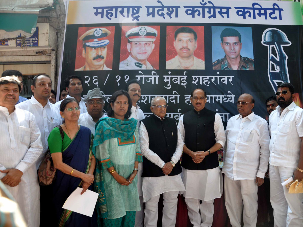 SALUTE TO THE VICTIMS OF 26/11/2008 MUMBAI TERROR ATTACK BY MPCC PRESIDENT MANIKRAO THAKRE AT GANDHI BHAVAN.