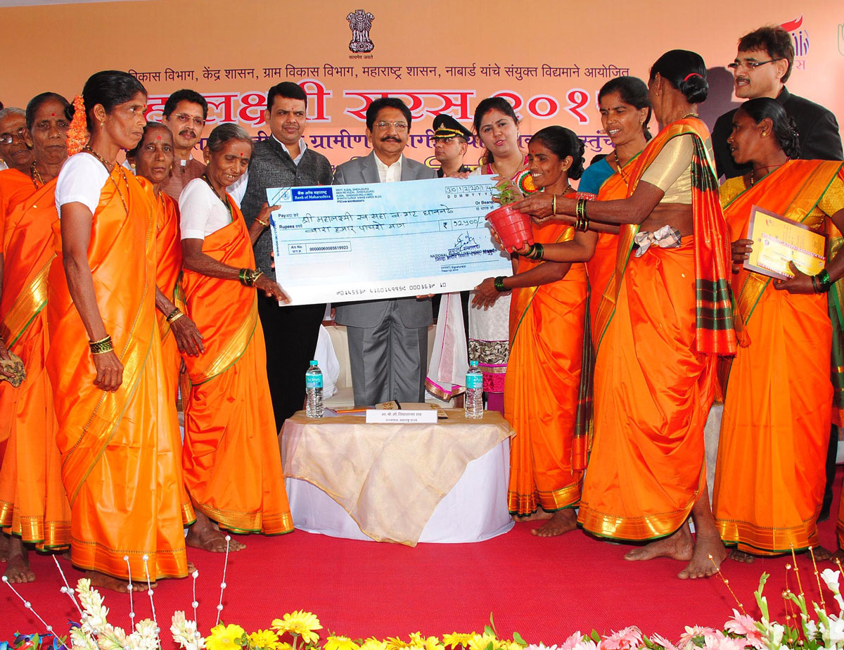 Governor Dr.Ch.Vidyasagar Rao & Chief Minister Devendra Fadnavis during Inauguration of Mahalaxmi Saras Exhibition at Bandra Reclamation.
