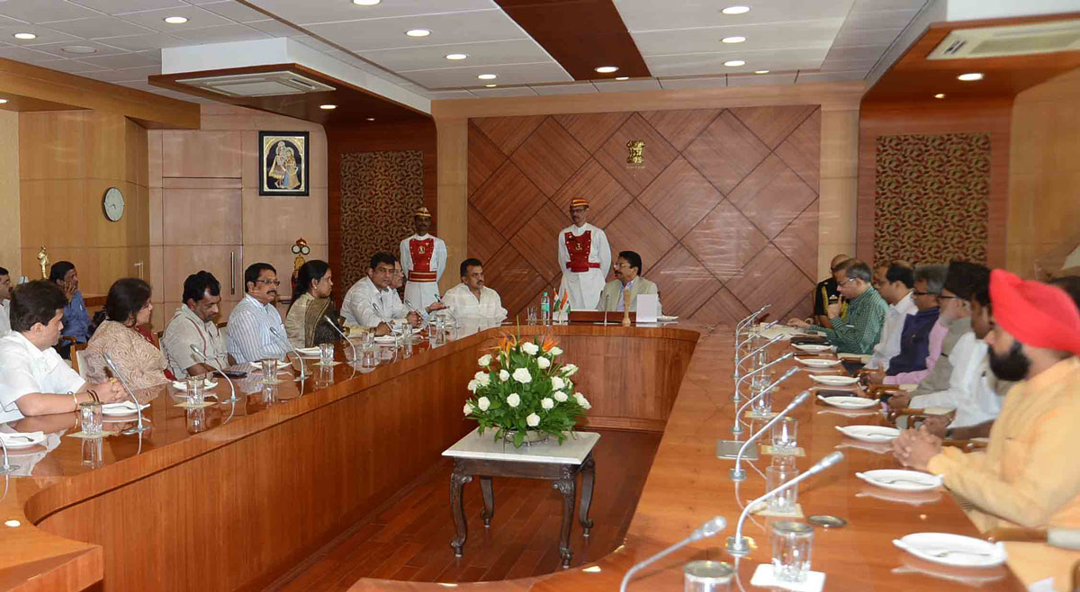 Mumbai Congress Delegates In Chief Presence of MRCC  President Sanjay Nirupam Met Governor Of Maharashtra Ch.Vidyasagar Rao at Raj Bhavan.