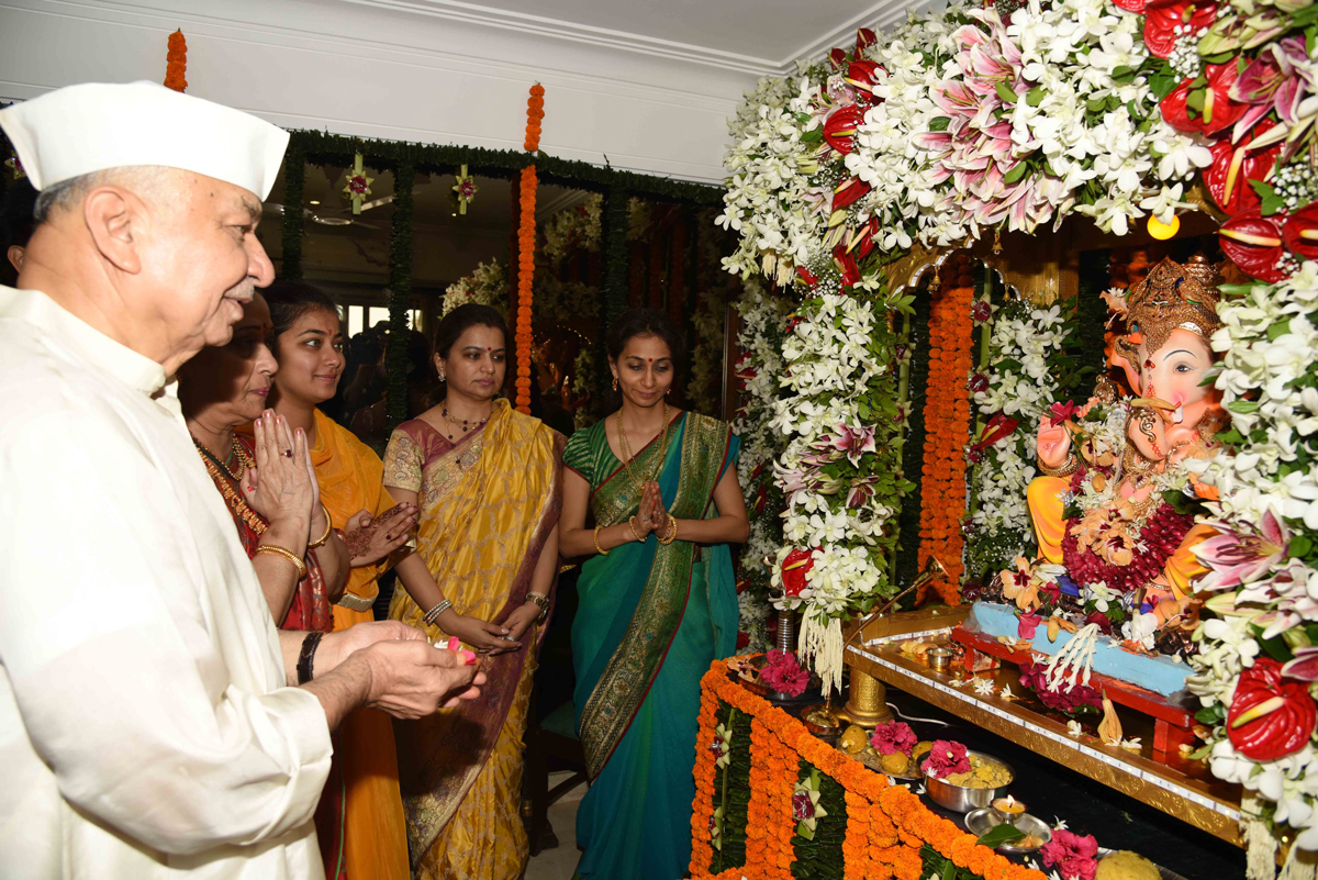 Political Leader's Celebrate Ganesh Chaturthi in Mumbai.Ganpati Bappa Morya...!