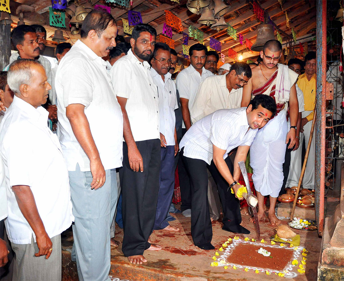 SWABHIMAN SANGHATNA PRESIDENT NITESH RANE AT SINDHUDURG.