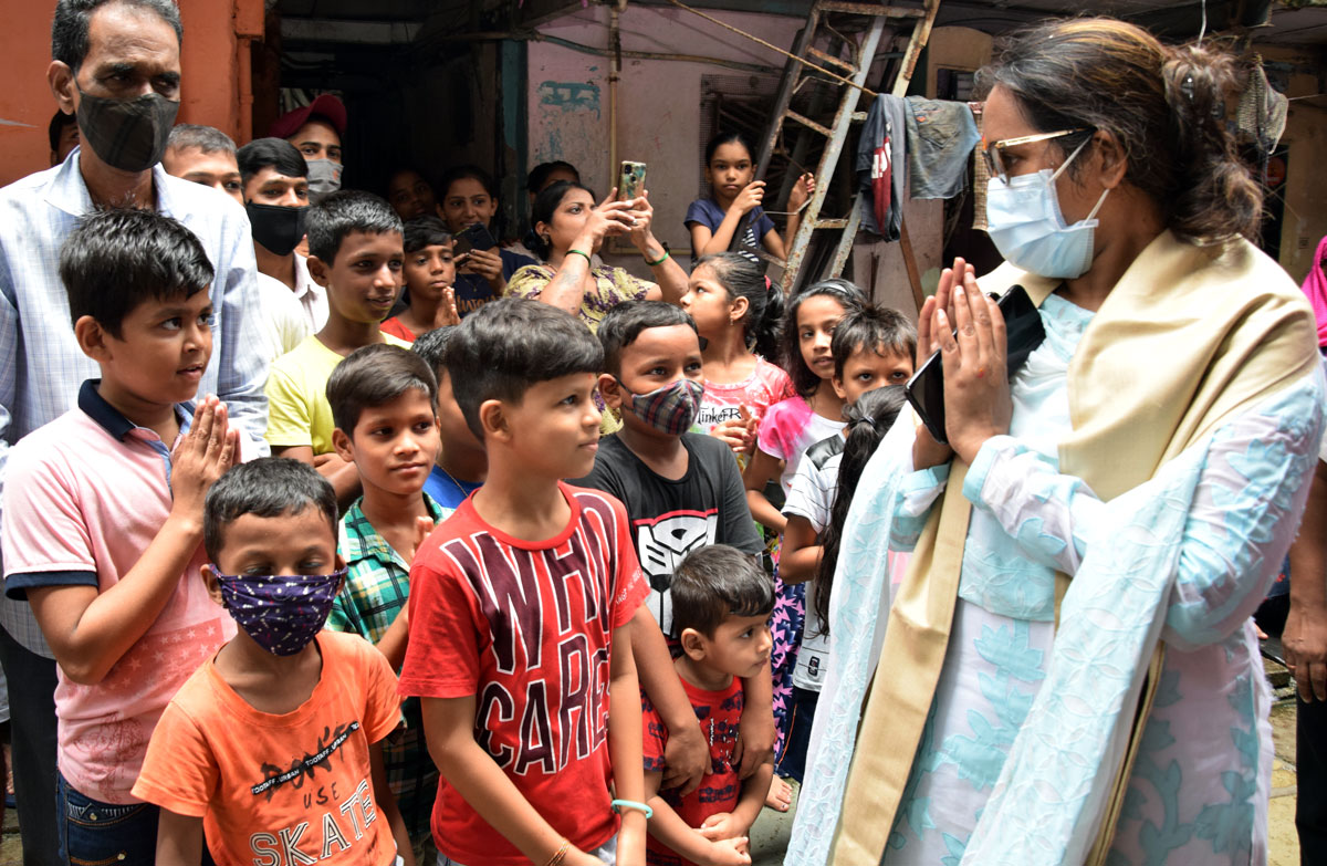Minister Varshatai Gaikwad visit Dharavi Assembly