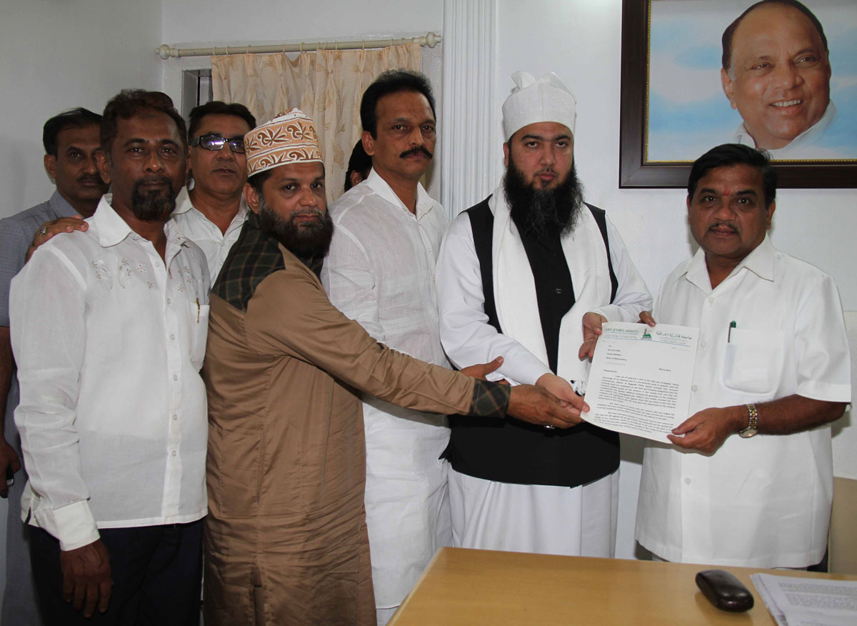 MUSLIM DELEGATES MEETS R.R.PATIL.