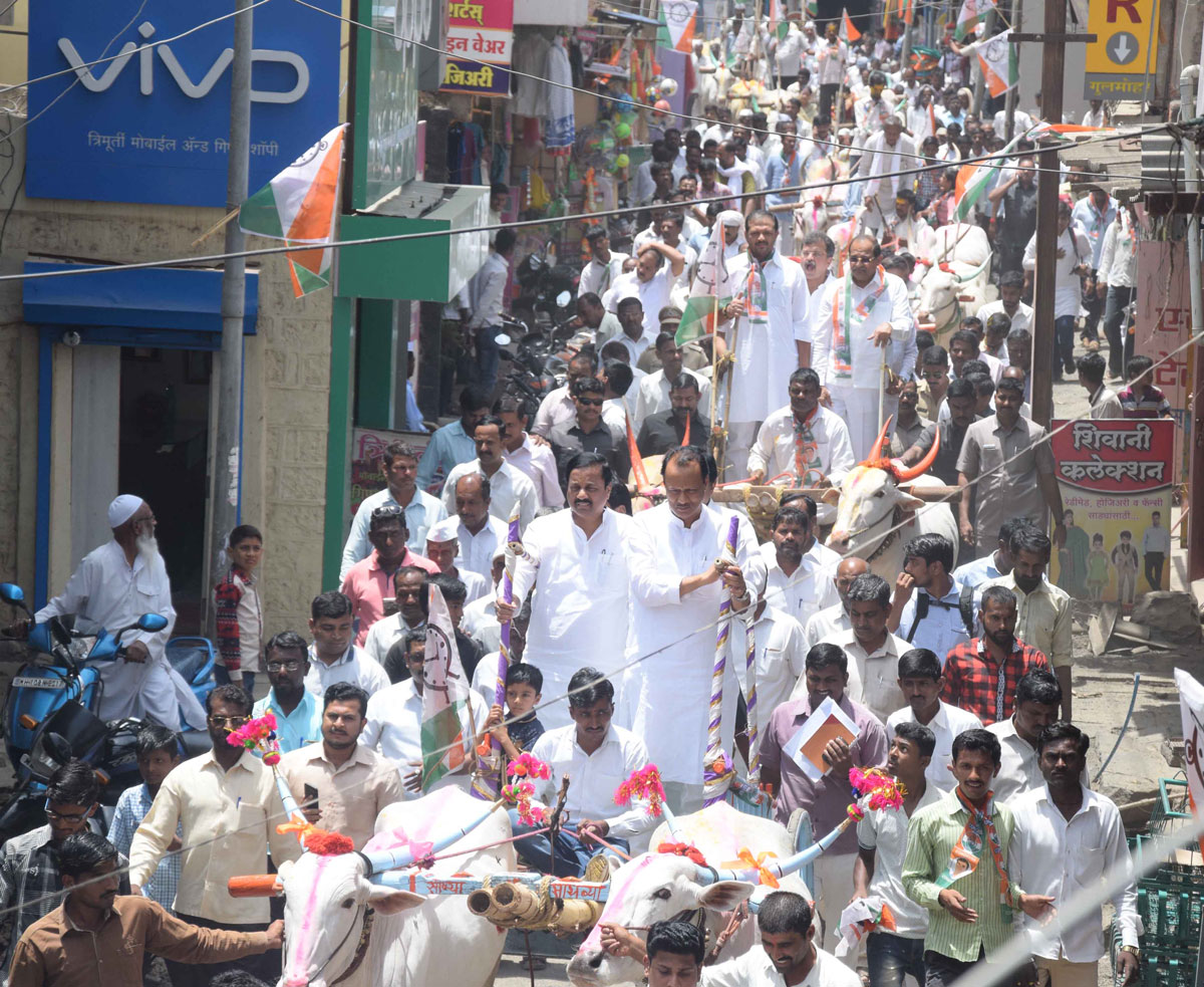 All Opposition Parties together on Third Phase of Sangharsh Yatra for the Justice of Farmers in Maharashtra.