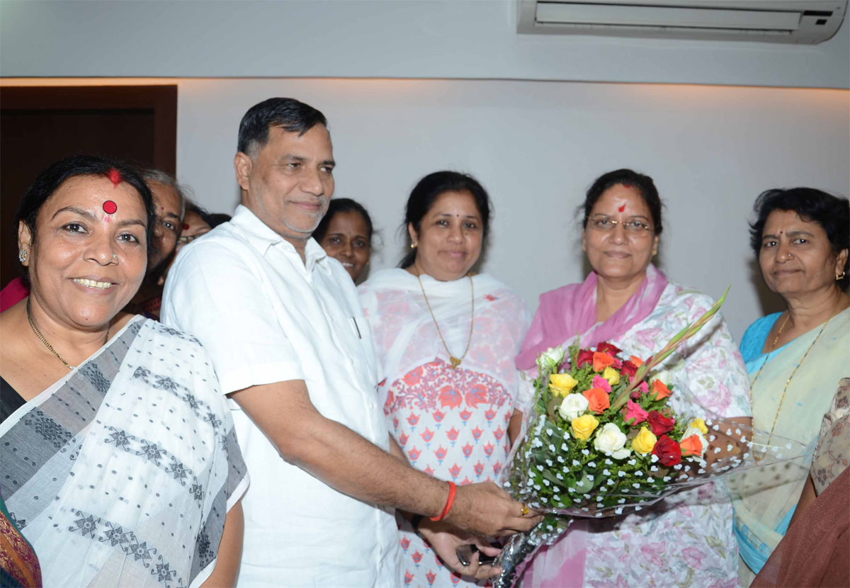 MRCC PRESIDENT & MLA KRIPASHANKAR SINGH MEETS  ALL INDIA MAHILA CONGRESS PRESIDENT ANITA VARMA IN MUMBAI.