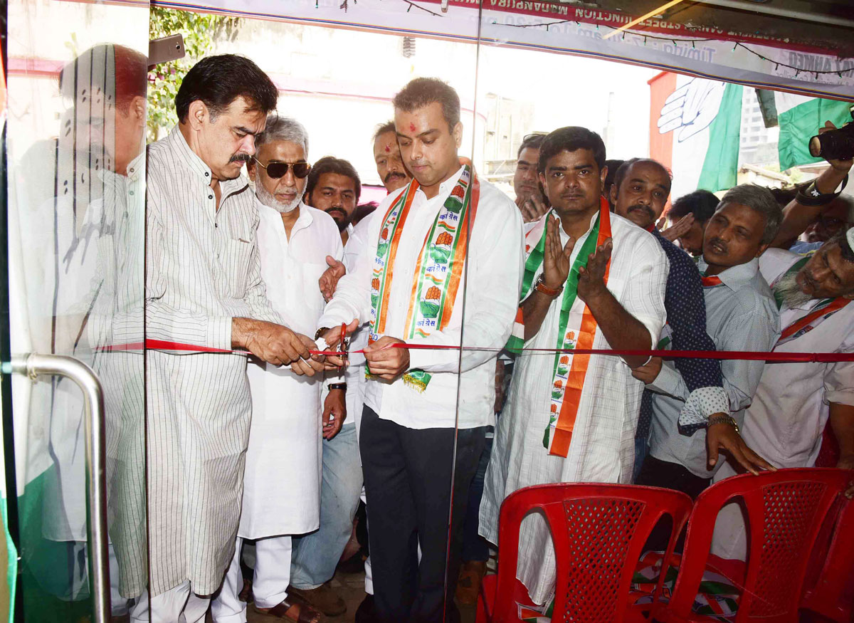 Congress Party Leader Milind Deora during Election Campaign at Madanpura.