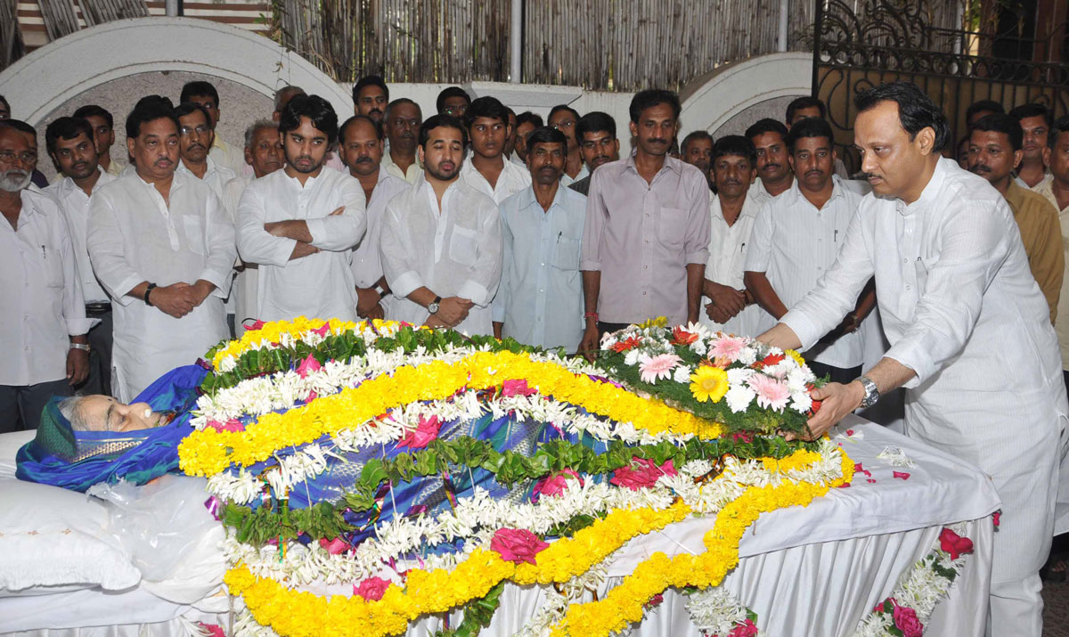 MINISTER NARAYAN RANE MOTHER SMT.LAXMIBAI TATU RANE FUNERAL IN MUMBAI.