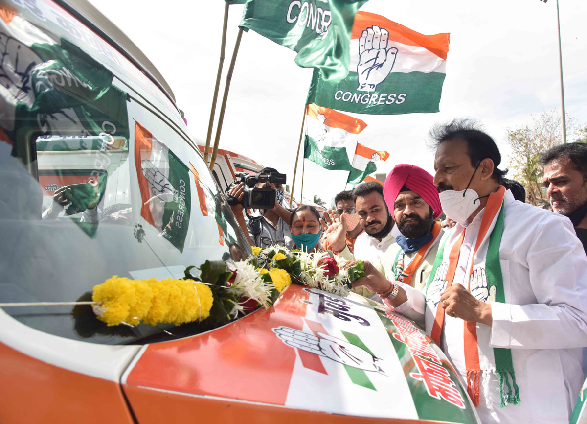 MRCC President Bhai Jagtap & Working President Charansingh Sapra inaugurates COVID-19 Task Force Ambulance Service at Islam Gymkhana.