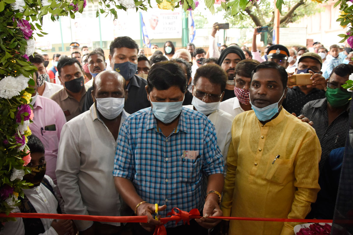 RPI Leader & MOS Ramdas Athawale inaugurates Jansamprak Karyalaya at Bandra.