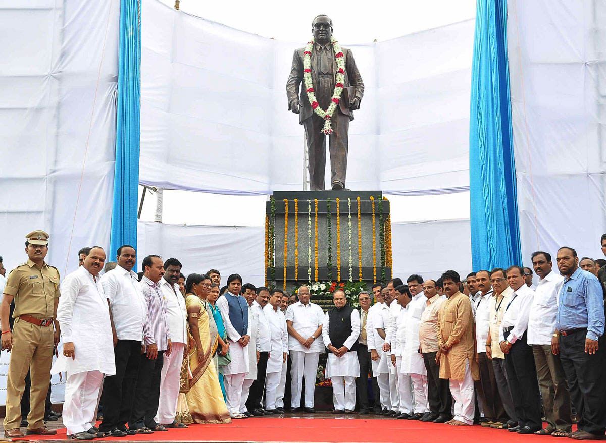 GOVERNOR K.SANKARNARAYANAN ,WITH UNION MINISTER SHARAD PAWAR FOR UNVEILING THE STATUE CEREMONY OF DR.BABASAHEB AMBEDKAR AT AURANGABAD.