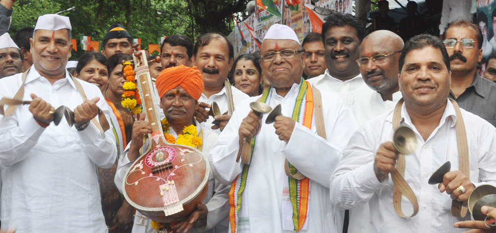MUM.CONGRESS LEADERS CELEBRATING ASHADI EKADASHI.