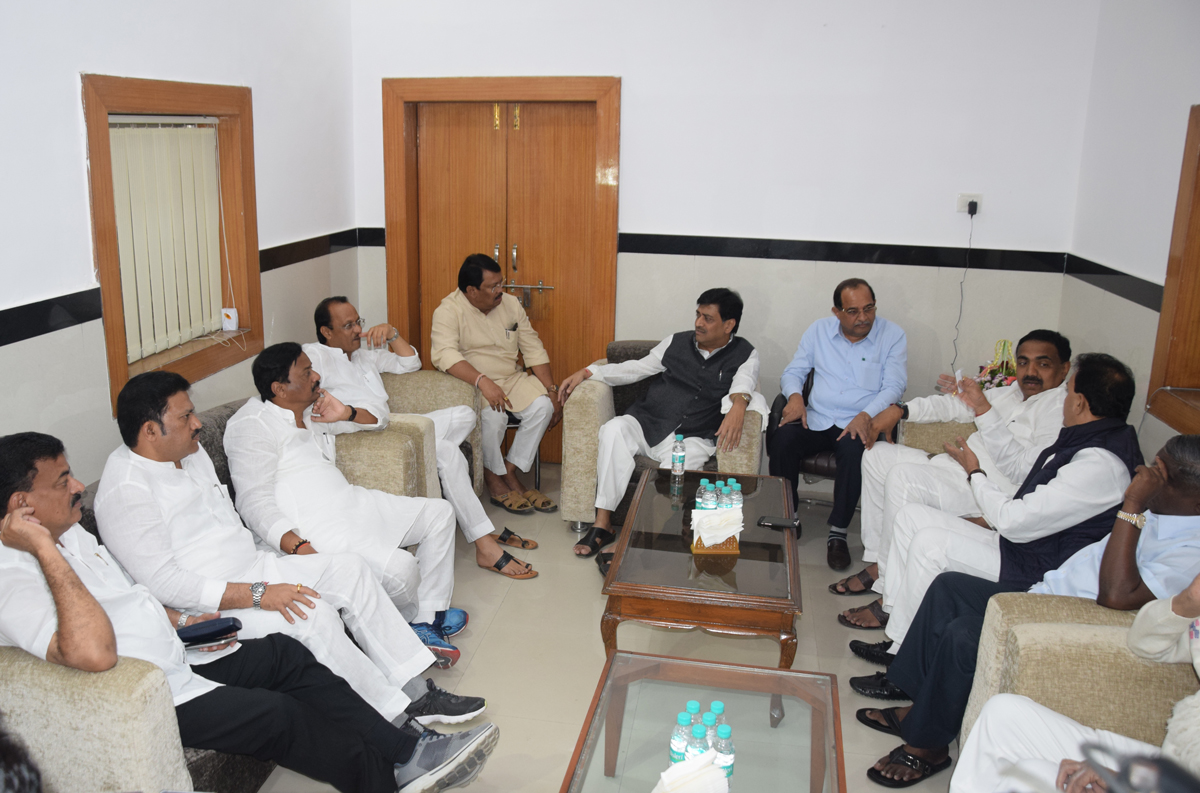 #NagpurSession: Opp.Leader's Joint Meeting & Press Conference Before Assembly Winter Session at Ravi Bhavan Nagpur.