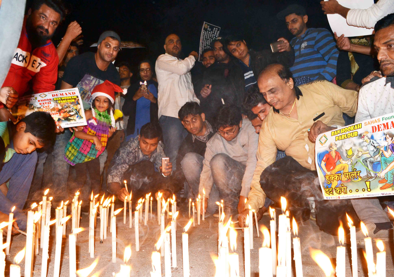SAHAS Foundation Gave Tribute to Kamala Mills incident and did Candle March at Marine Drive.